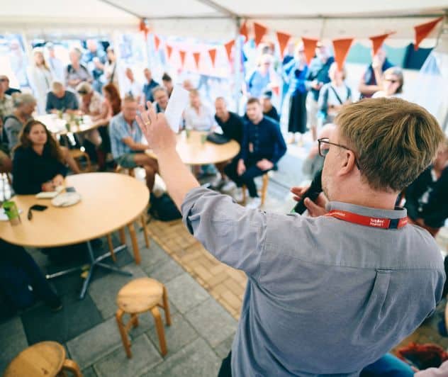 Tuborgfondets programansvarlig Mikkel Sander fortæller om støttemuligheder. Foto: Lasse Skov